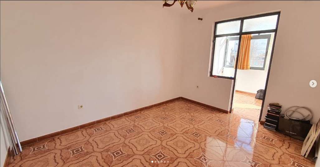 Shitet Apartament pran Dylit  Spitalit DR
